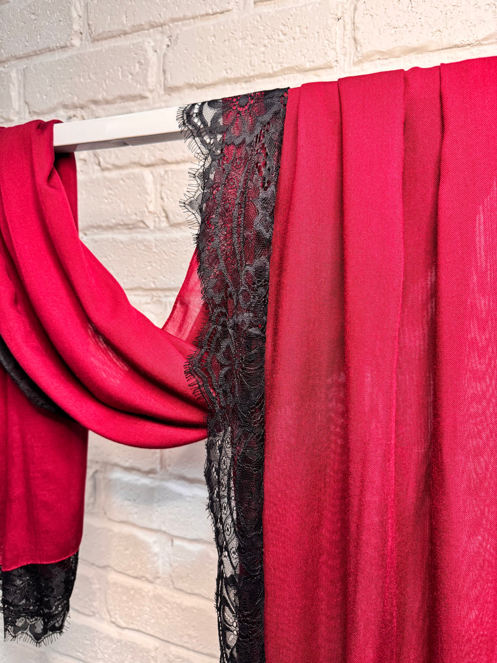 Velvet lace modal