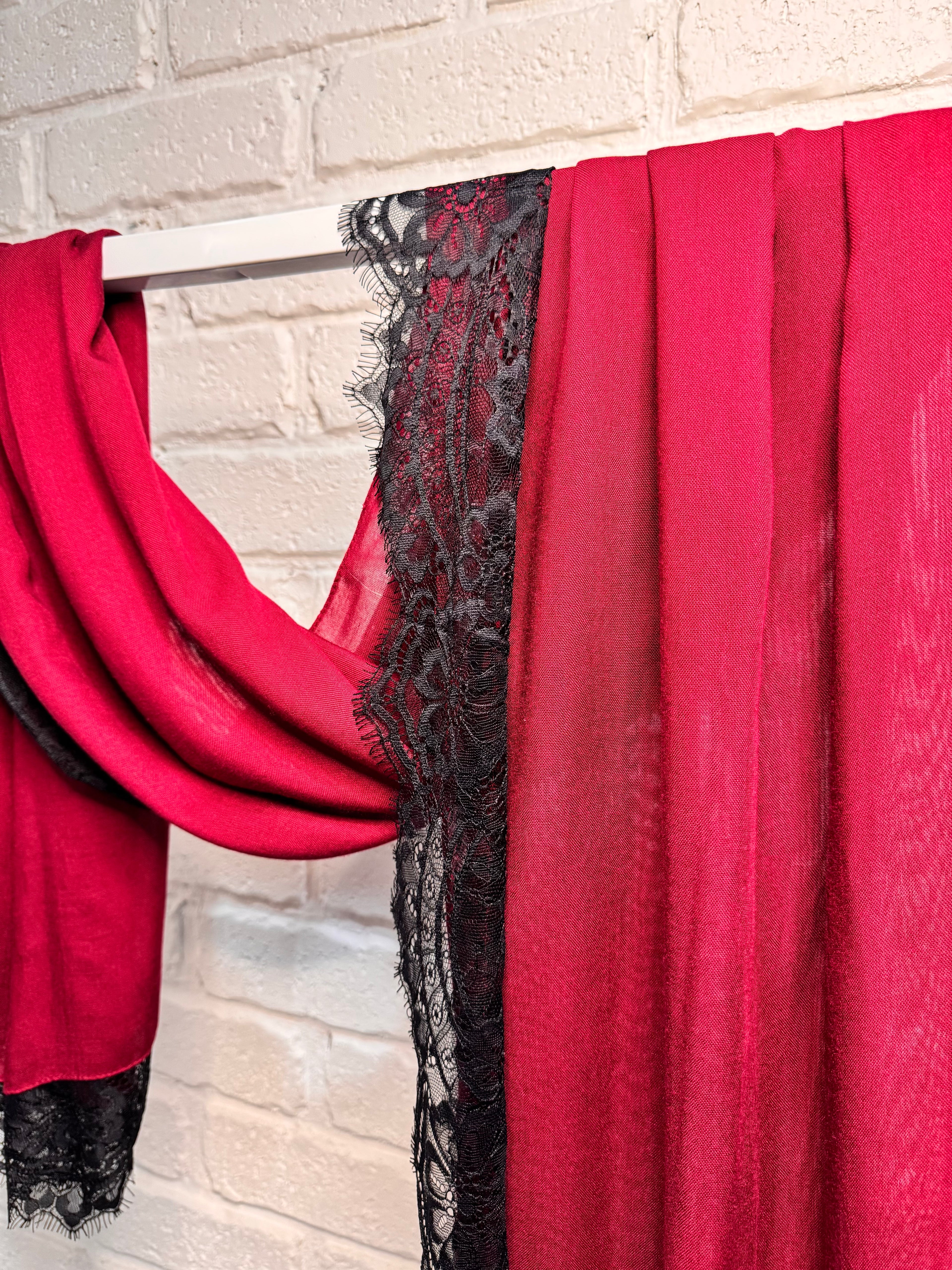 Velvet lace modal